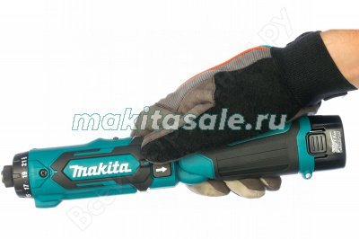 Аккумуляторная отвертка Makita DF012DSE