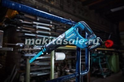 Аккумуляторная сабельная пила XGT Makita JR001GZ