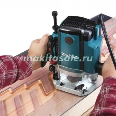 Фрезер Makita RP2302FC02