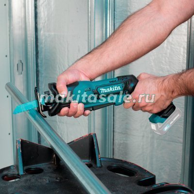 Аккумуляторная сабельная пила Makita JR103DWAE
