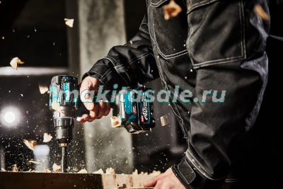 Аккумуляторная дрель-шуруповерт XGT Makita DF001GZ