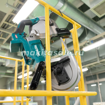 Аккумуляторная ленточная пила XGT Makita PB002GZ